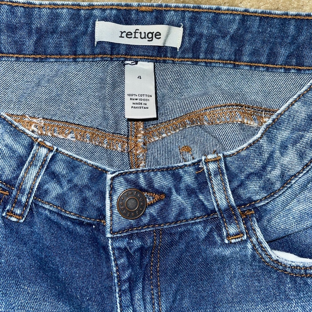 Cropped boyfriend jeans